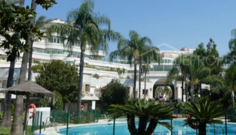 Resale - Apartment / flat - Marbella - Puerto Banús