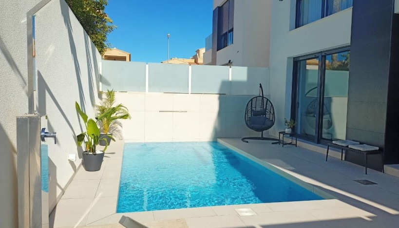 Resale - Villa - Orihuela Costa - Punta Prima