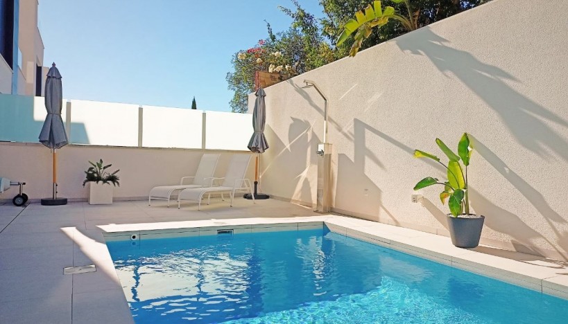 Reventa - Chalet / Villa - Orihuela Costa - Punta Prima