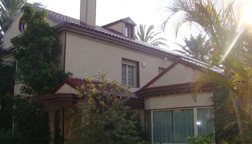 Resale - Villa - Elche